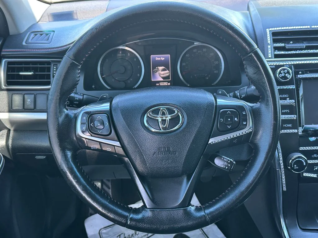 Used 2016 Silver Toyota SE image 18
