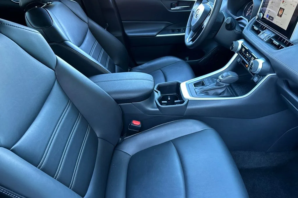 2024 Toyota RAV4 XLE Premium - Photo 16