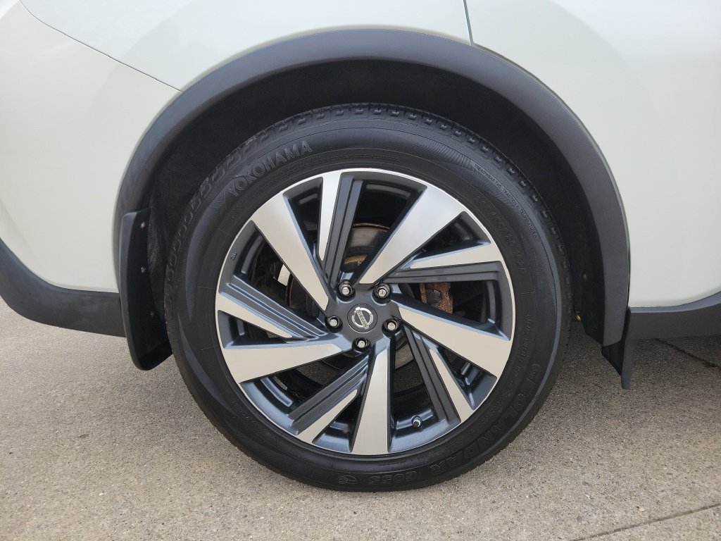 Used 2016 White Nissan S image 5