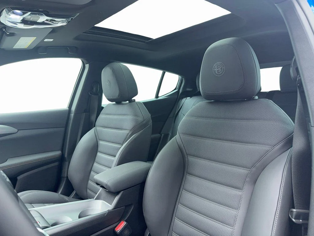 New 2025 Blue Alfa Romeo Base image 33