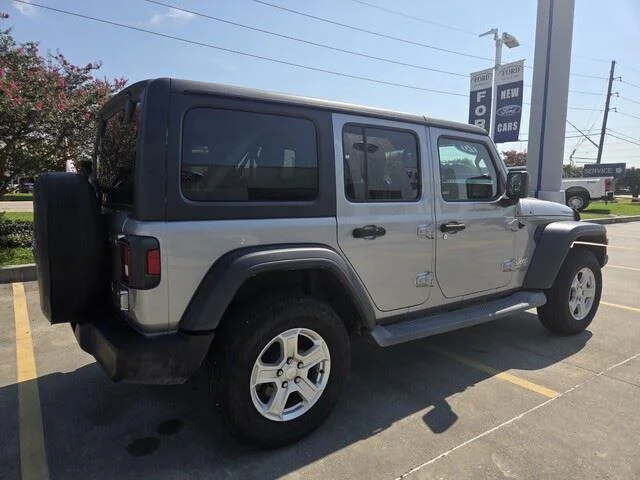 Used 2020 Billet Silver Metallic Clearcoat Jeep Sport S image 5