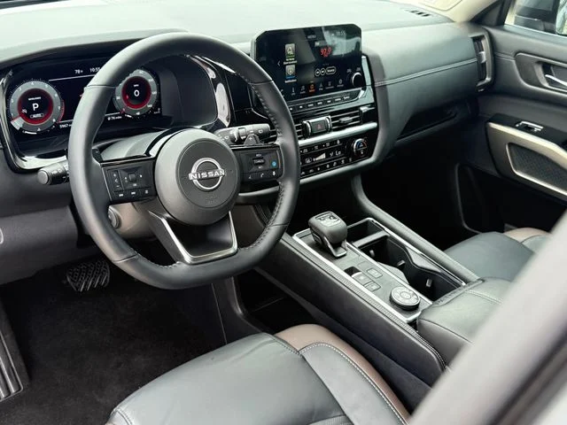 Used 2025 Gray Nissan Platinum image 10