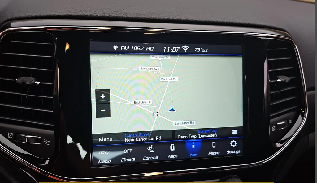 Used 2020 White Jeep Altitude image 27