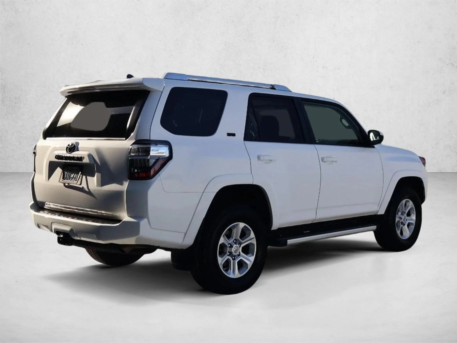 Used 2018 Super White Toyota SR5 image 8