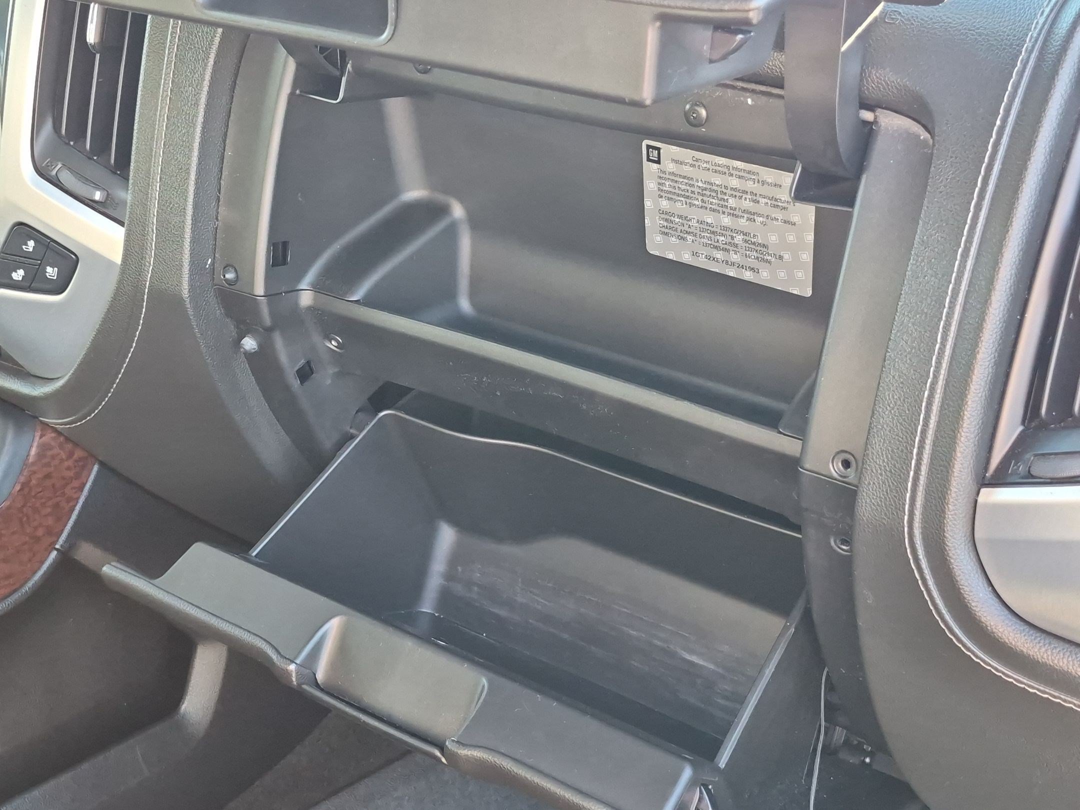 Used 2018 White GMC SLT image 31