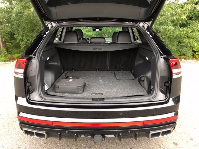 Used 2024 Deep Black Volkswagen 2.0T SEL Premium R-Line image 10
