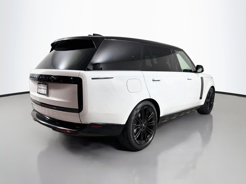 New 2027 Fuji White Land Rover SE image 5