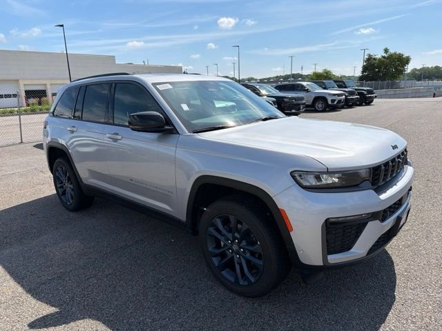 New 2026 Silver Zynith Exterior Paint Jeep  image 1