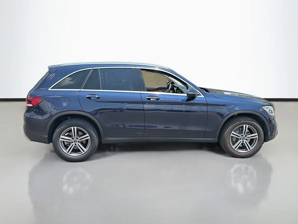 Used 2022  Mercedes-Benz GLC 300 image 4