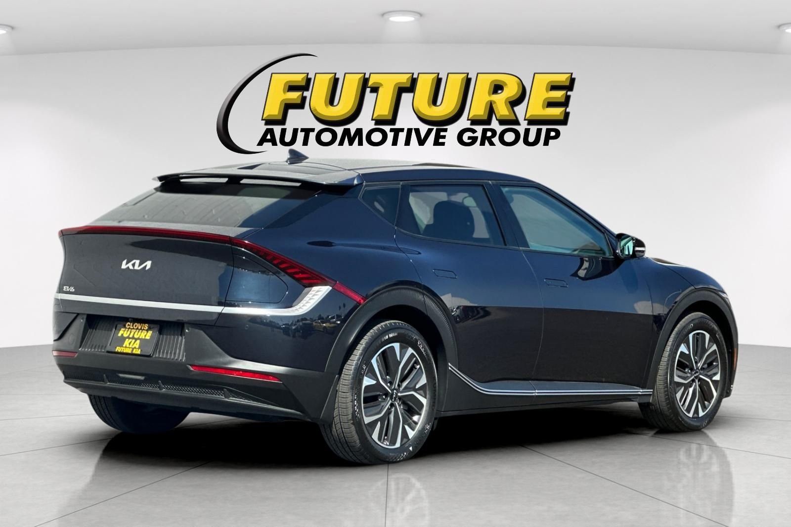 Used 2024 Blue Kia Light image 4