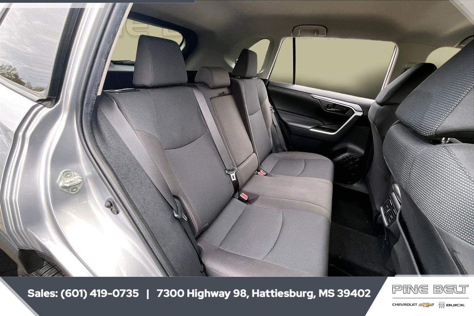 2022 Toyota RAV4 LE - Photo 20