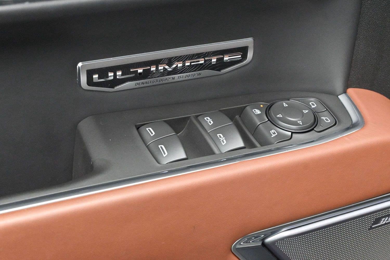 Used 2025 Onyx Black GMC Denali Ultimate image 12