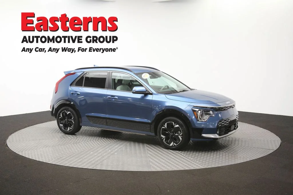 Used 2023 Blue Kia Wind image 46