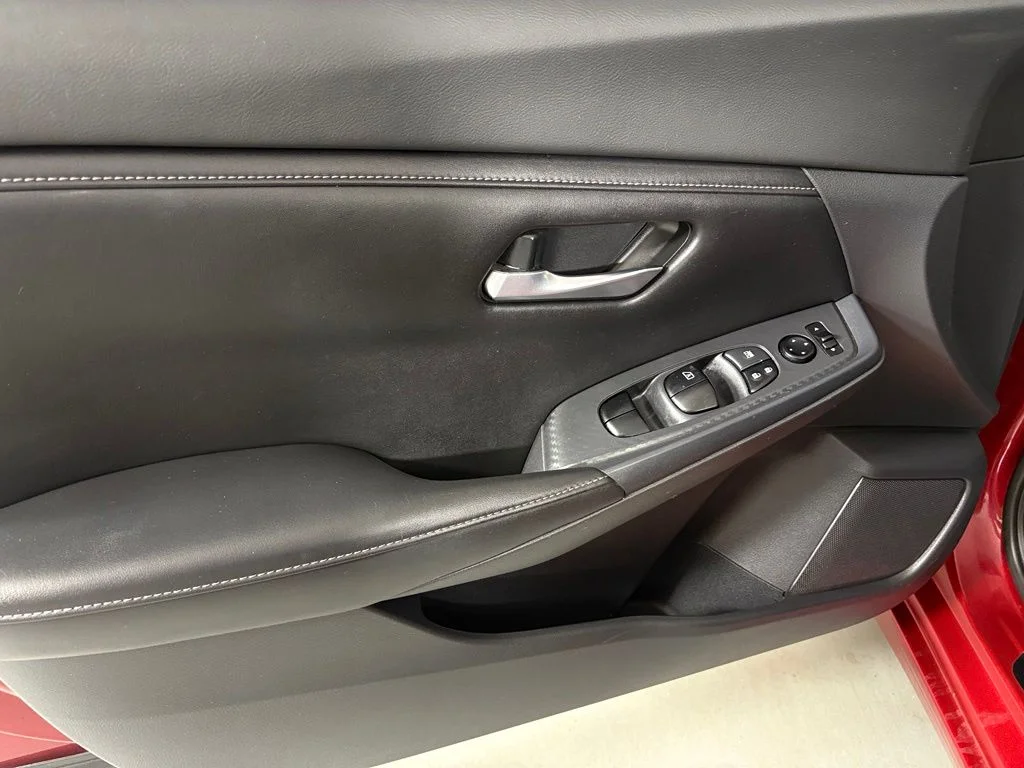 Used 2021 Red Nissan SV image 12