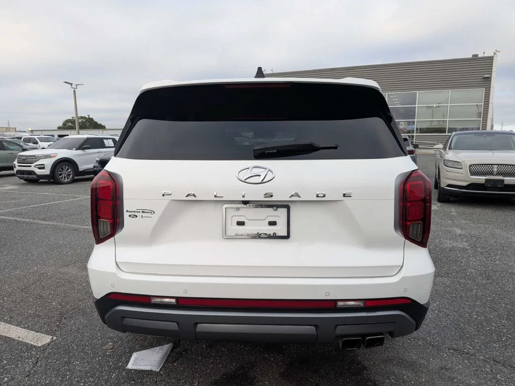 Used 2024 White Hyundai Limited image 3