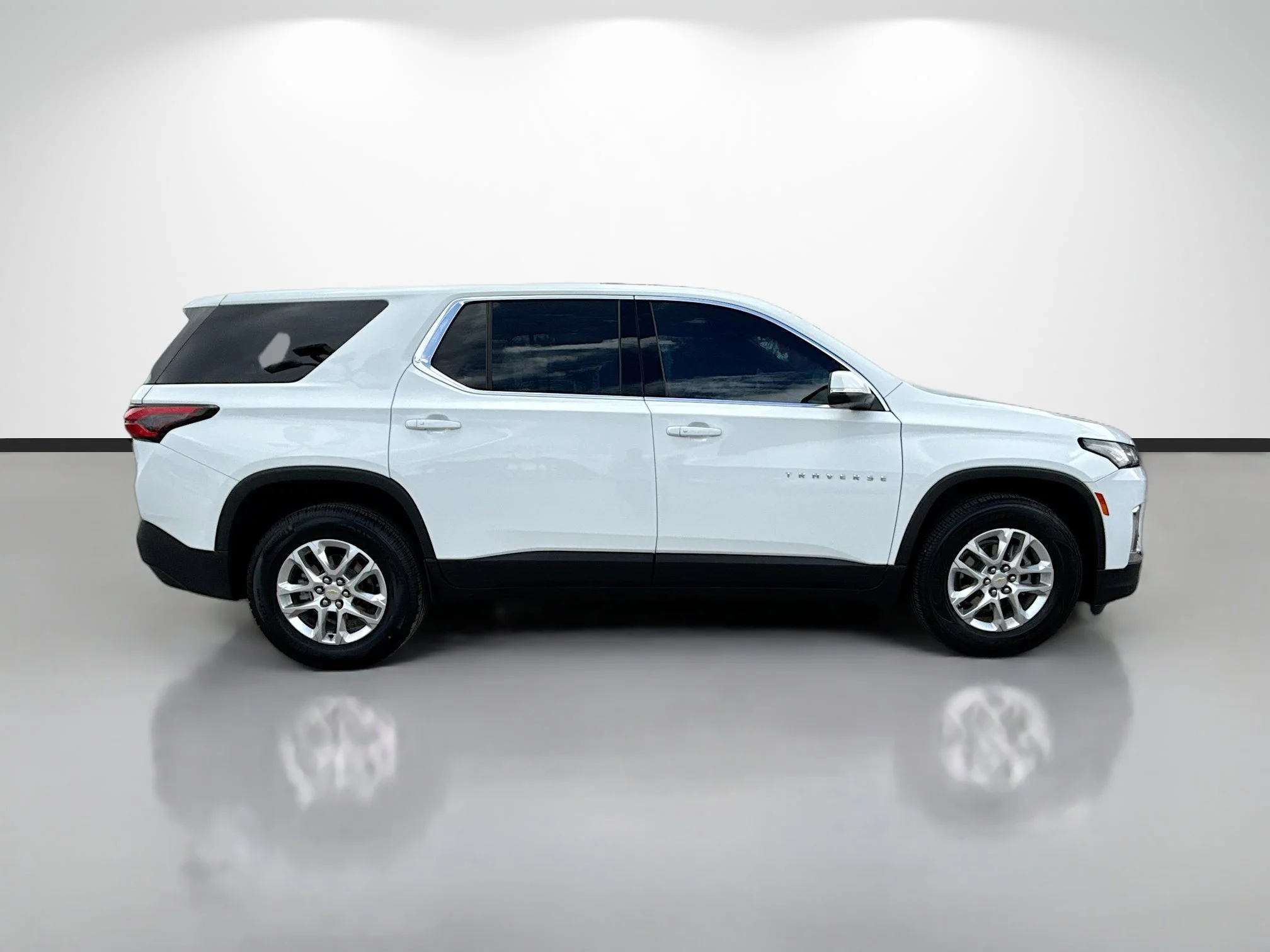 Used 2022 Summit White Chevrolet LS image 2