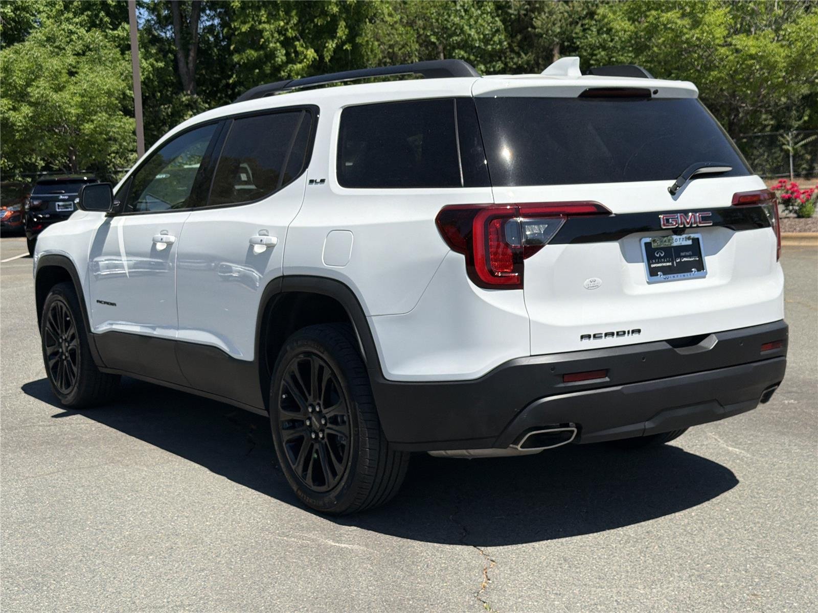 Used 2023 Summit White GMC SLE image 25