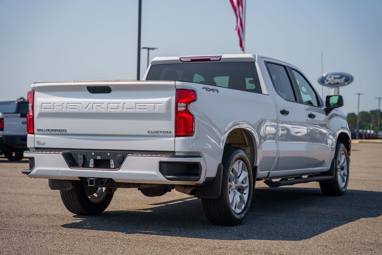 Used 2022  Chevrolet Custom image 6