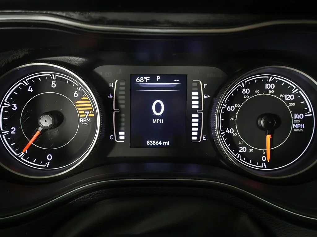 Used 2019 Gray Jeep Latitude Plus image 38