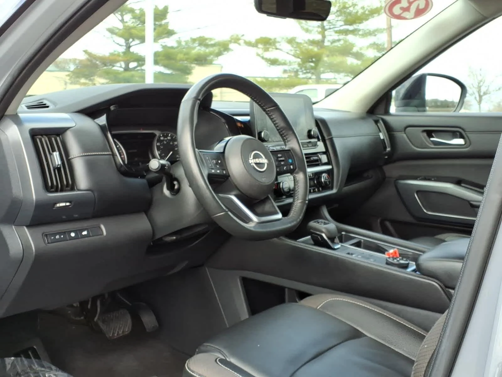 Certified Used 2023 Solid Gray/Super Black Nissan SL image 13