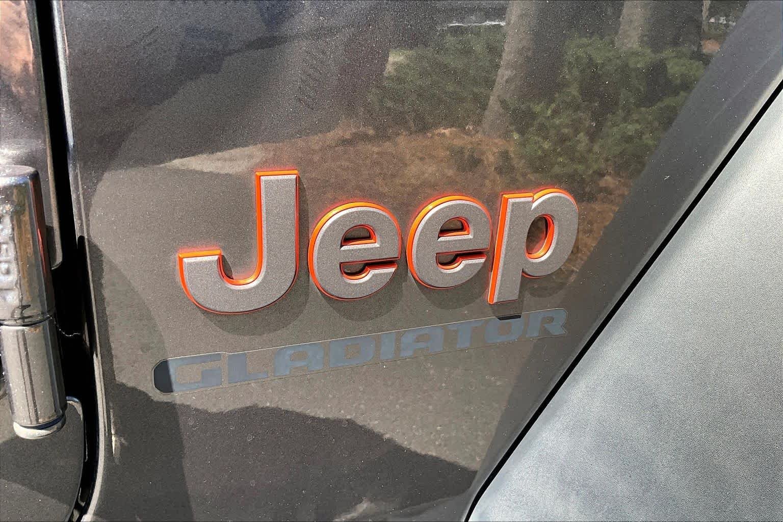 Used 2021 Granite Crystal Metallic Clearcoat Jeep Mojave image 10