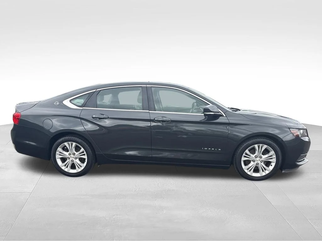 Used 2015 Gray Chevrolet LT image 2