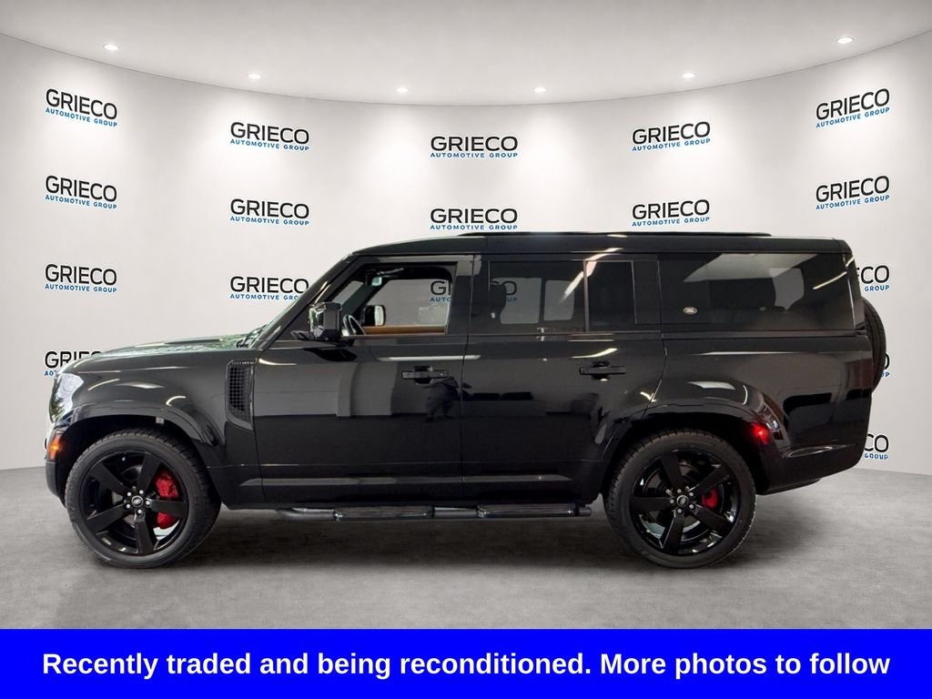 Used 2024 Black Land Rover X-Dynamic SE image 4