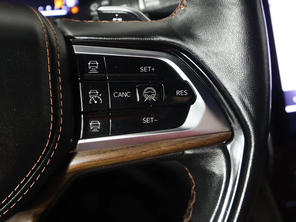 Used 2023 Black Jeep Summit image 44