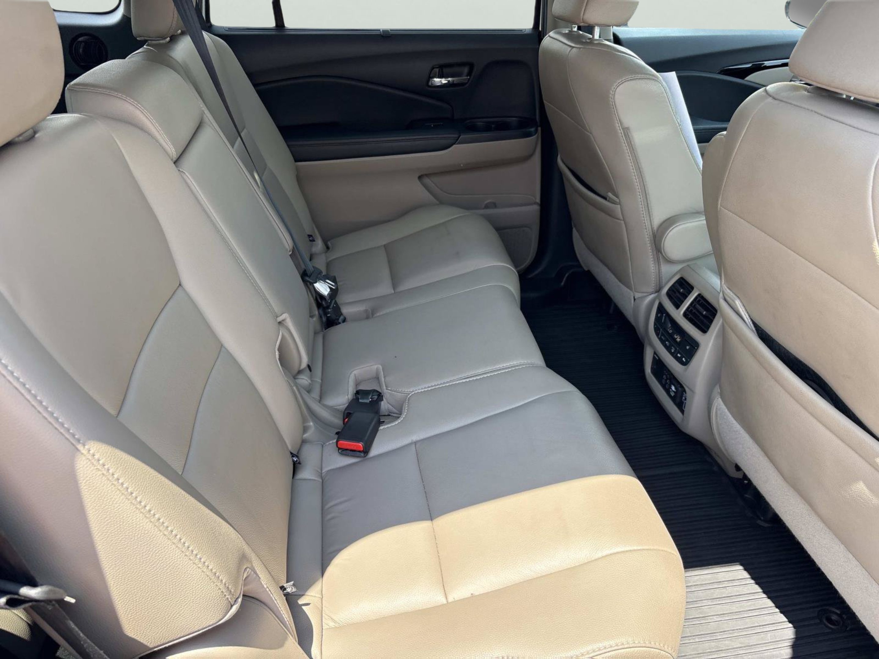 Used 2020 Platinum White Honda Touring image 18