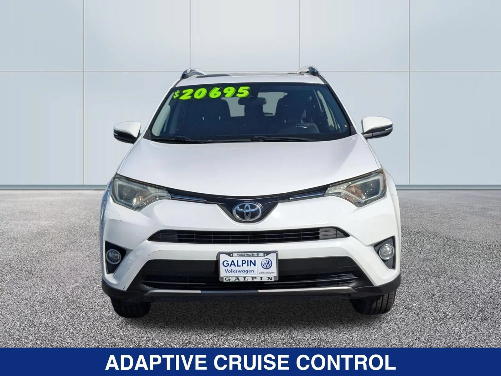Used 2017  Toyota XLE image 8