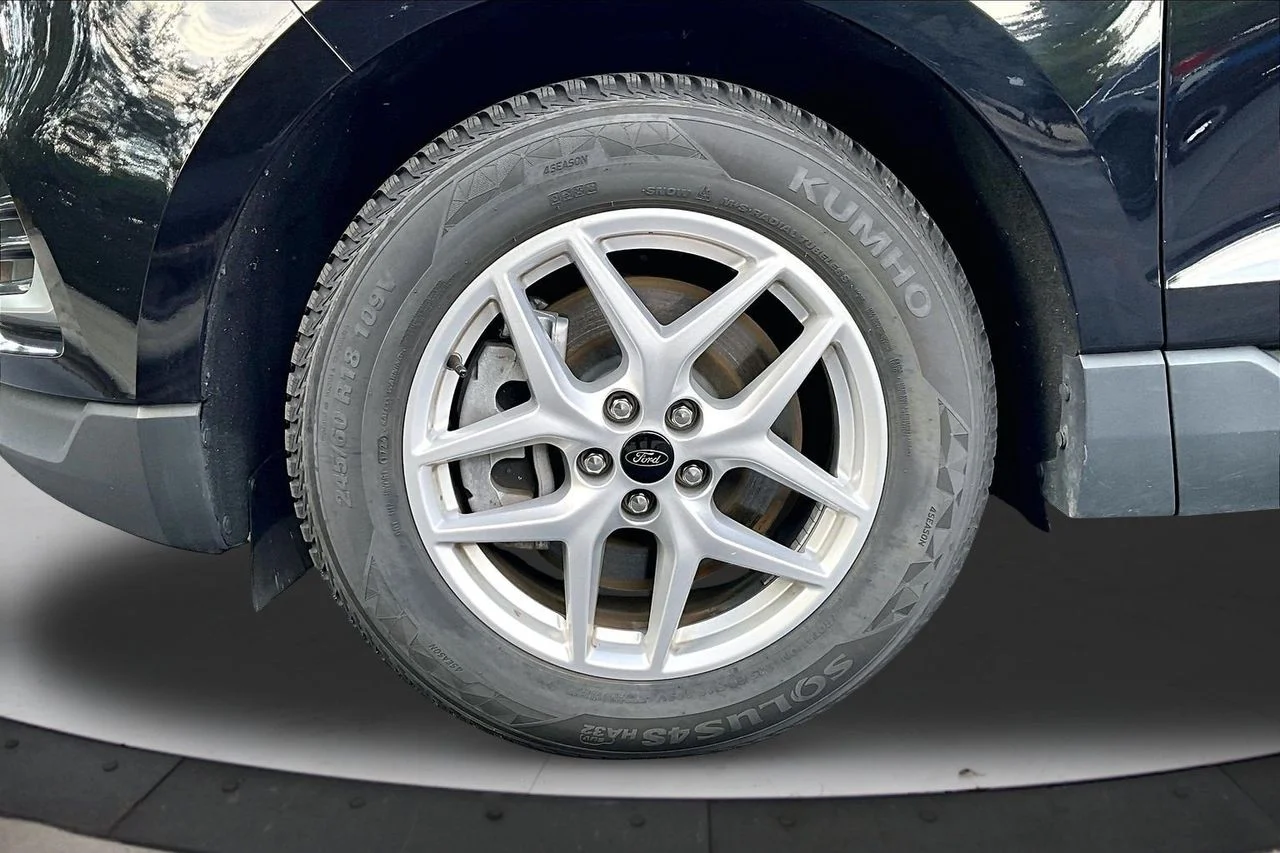 Used 2024 Black Ford SEL image 31