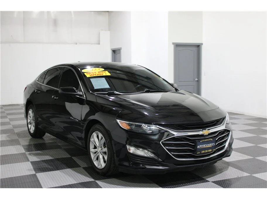 Used 2023 Mosaic Black Metallic Chevrolet LT image 3