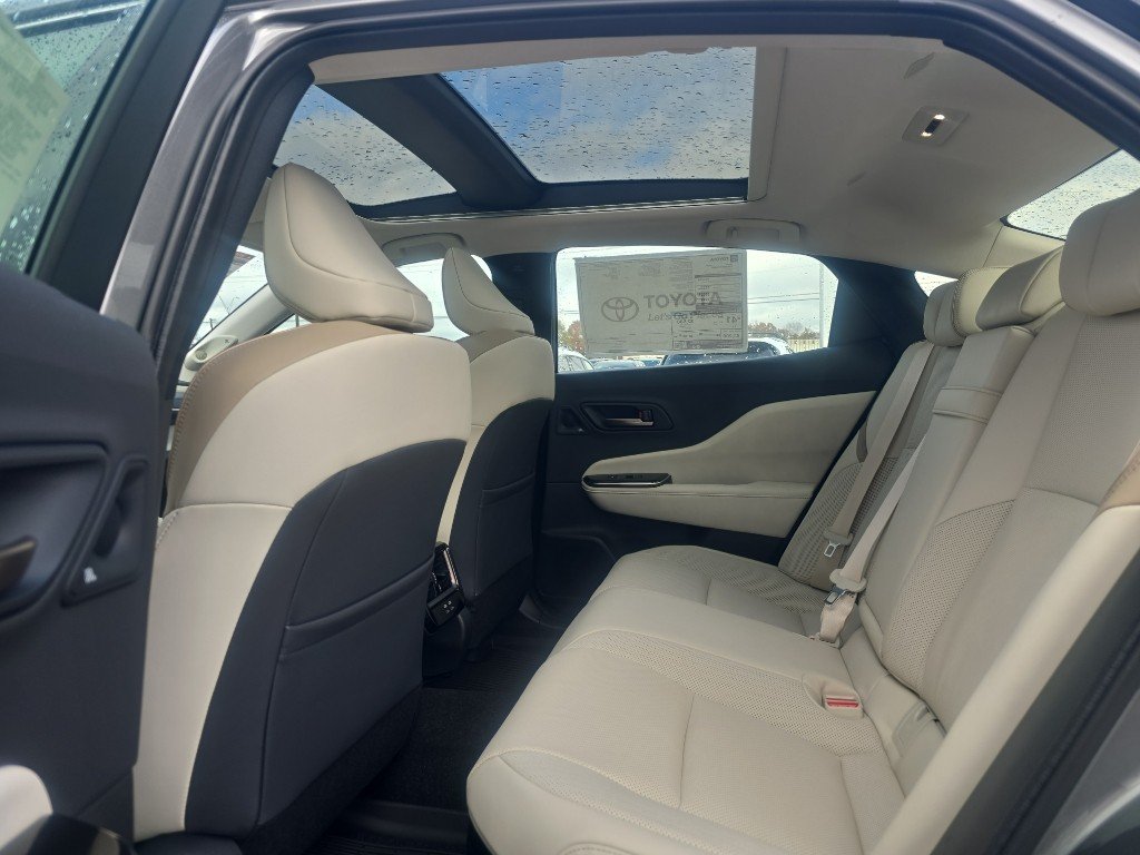 2026 Toyota Crown Limited - Photo 8