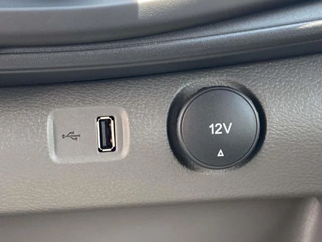 New 2025 Oxford White Ford AWD image 27