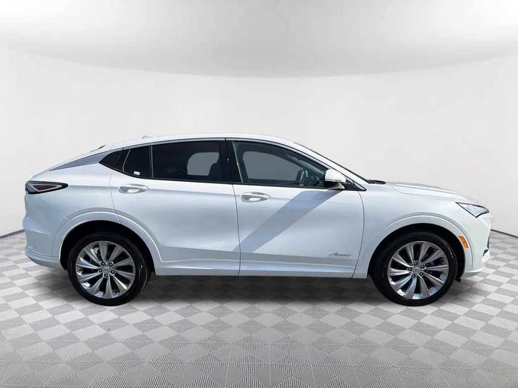 Used 2025 White Buick Avenir image 4