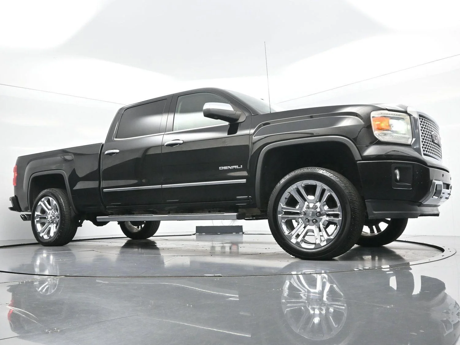 Used 2015 Onyx Black GMC Denali image 42