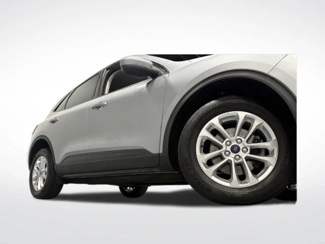 Used 2021 Silver Ford SE image 2