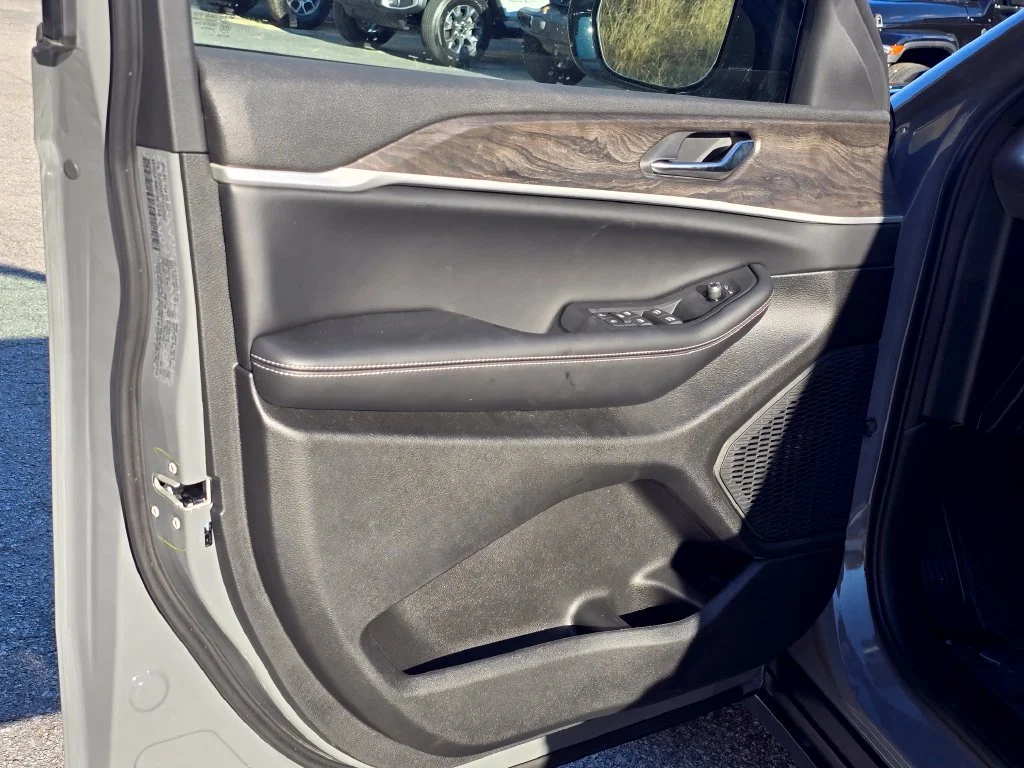 New 2027 Gray Jeep Laredo Altitude image 35
