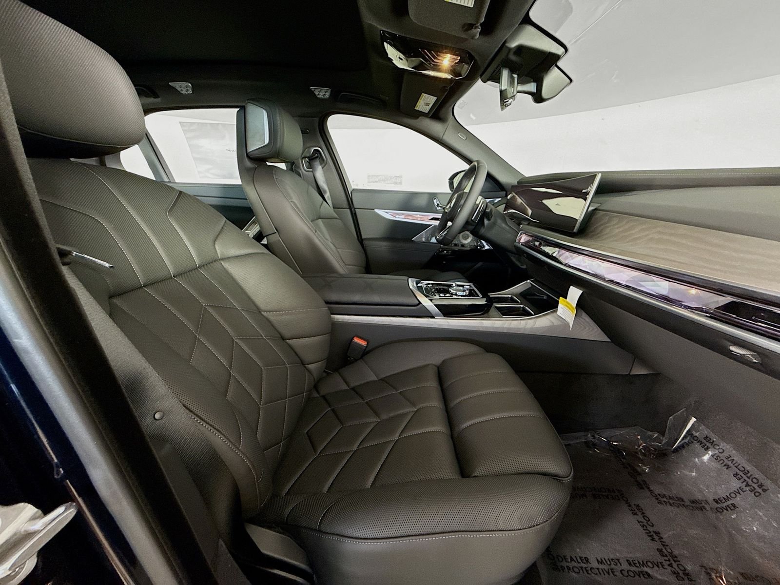 New 2026 Carbon Black Metallic BMW 760i xDrive image 30