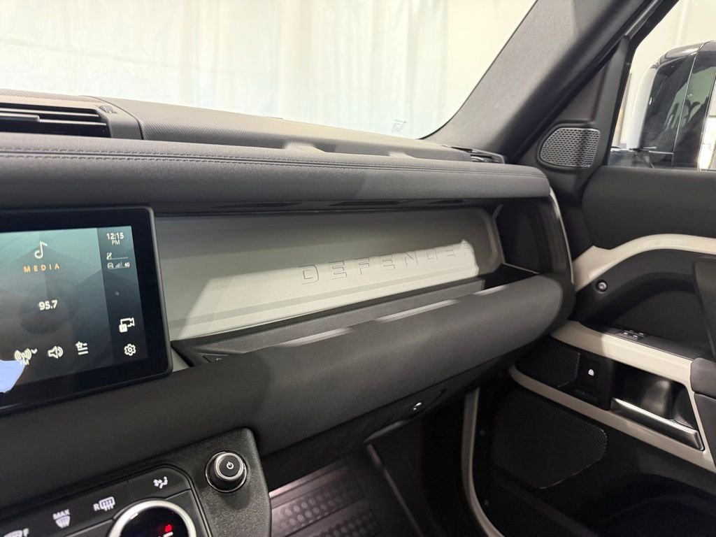 2023 Land Rover Defender SE - Photo 25