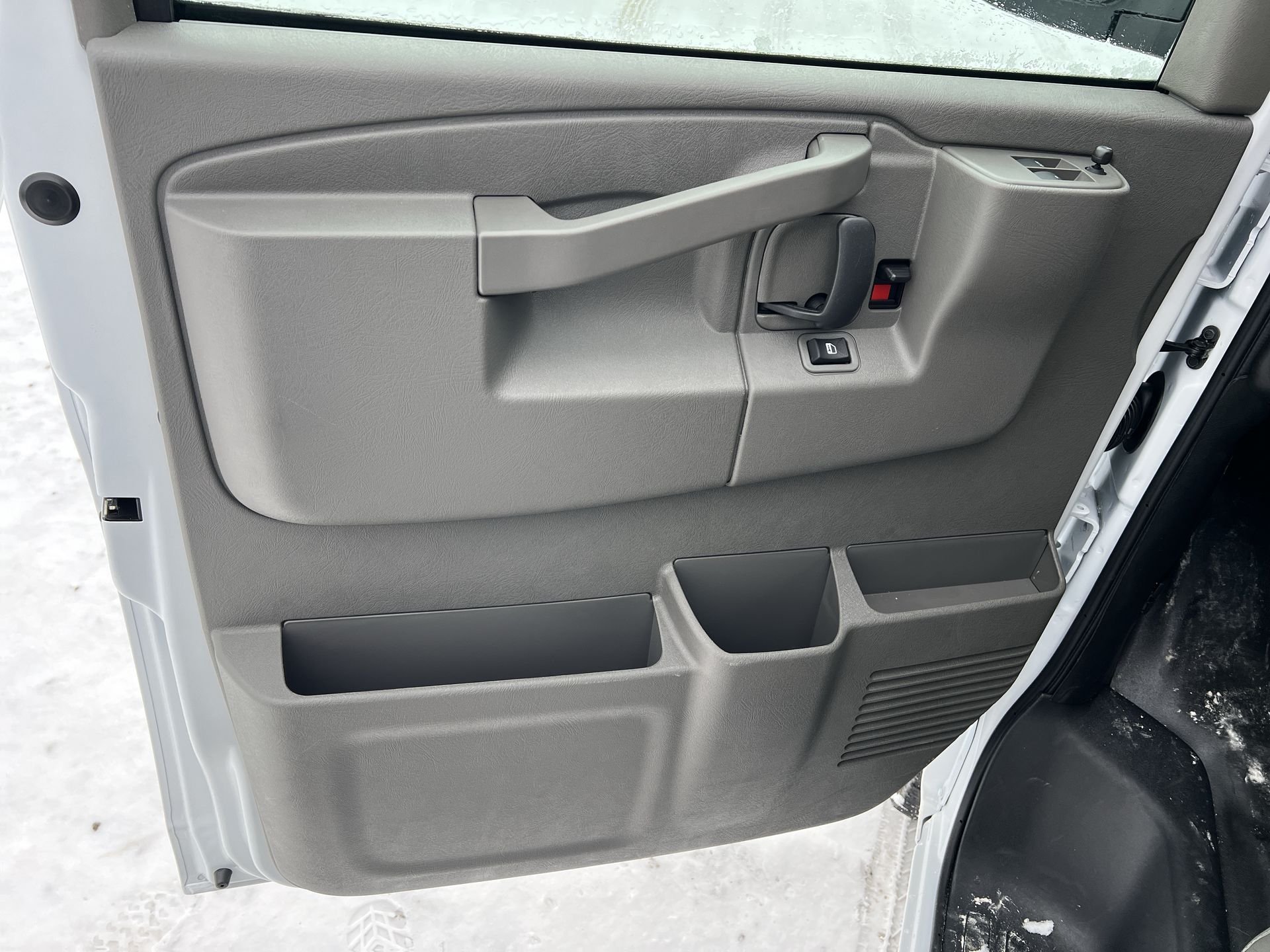 2025 Chevrolet Express Cargo Work Van - Photo 33