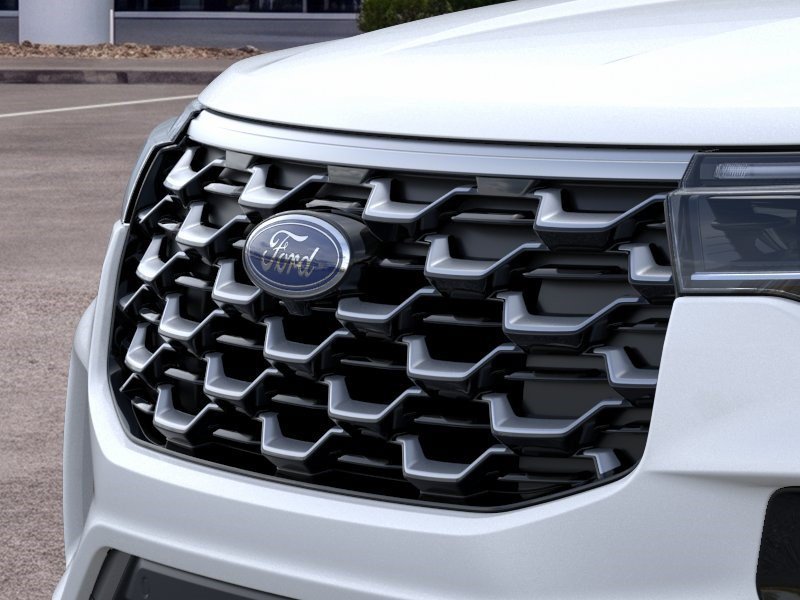 New 2026 Star White Metallic Tri-Coat Ford Platinum image 17