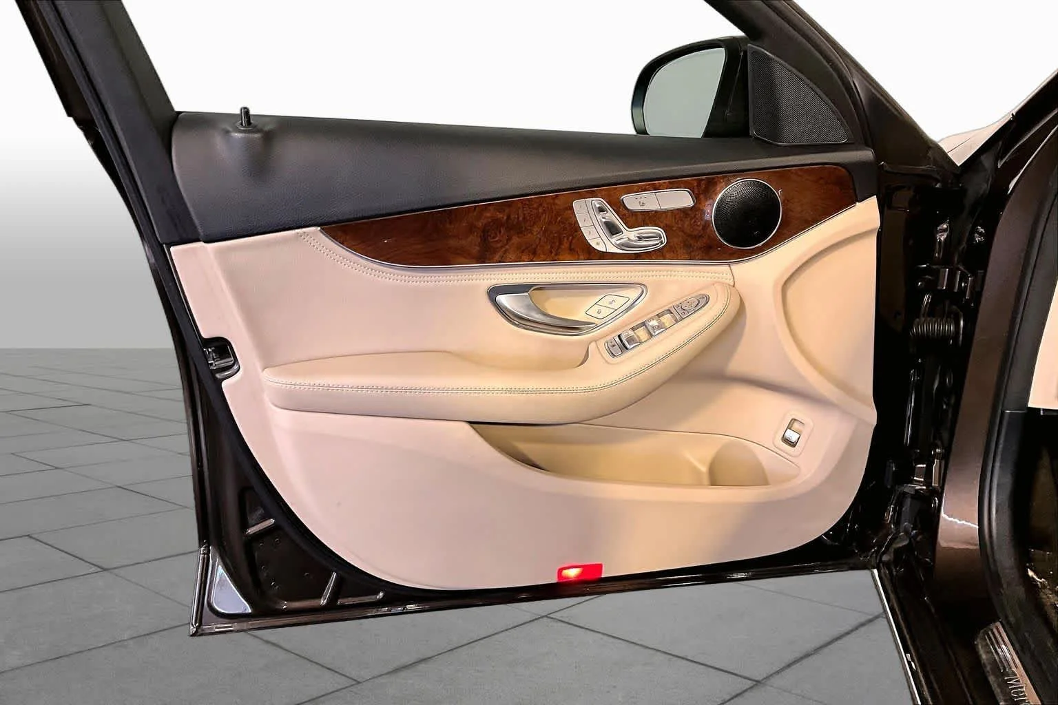 Used 2015 Dakota Brown Metallic Mercedes-Benz C 300 image 22