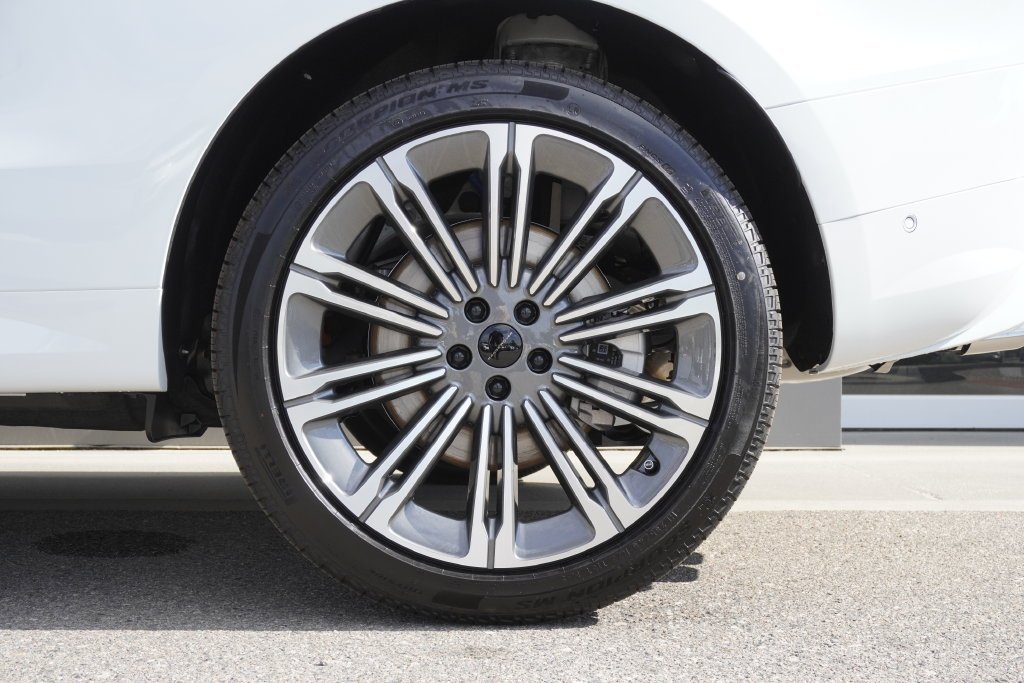 New 2026 Fuji White LAND ROVER Dynamic SE image 35