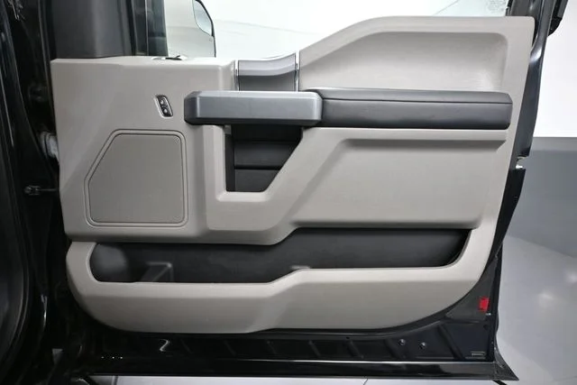 Used 2019 Black Ford XLT image 40