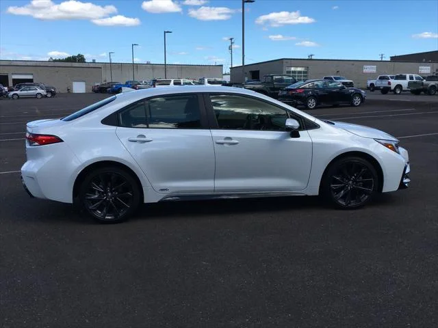 Certified Used 2025 WIND CHILL PEARL Toyota  image 9