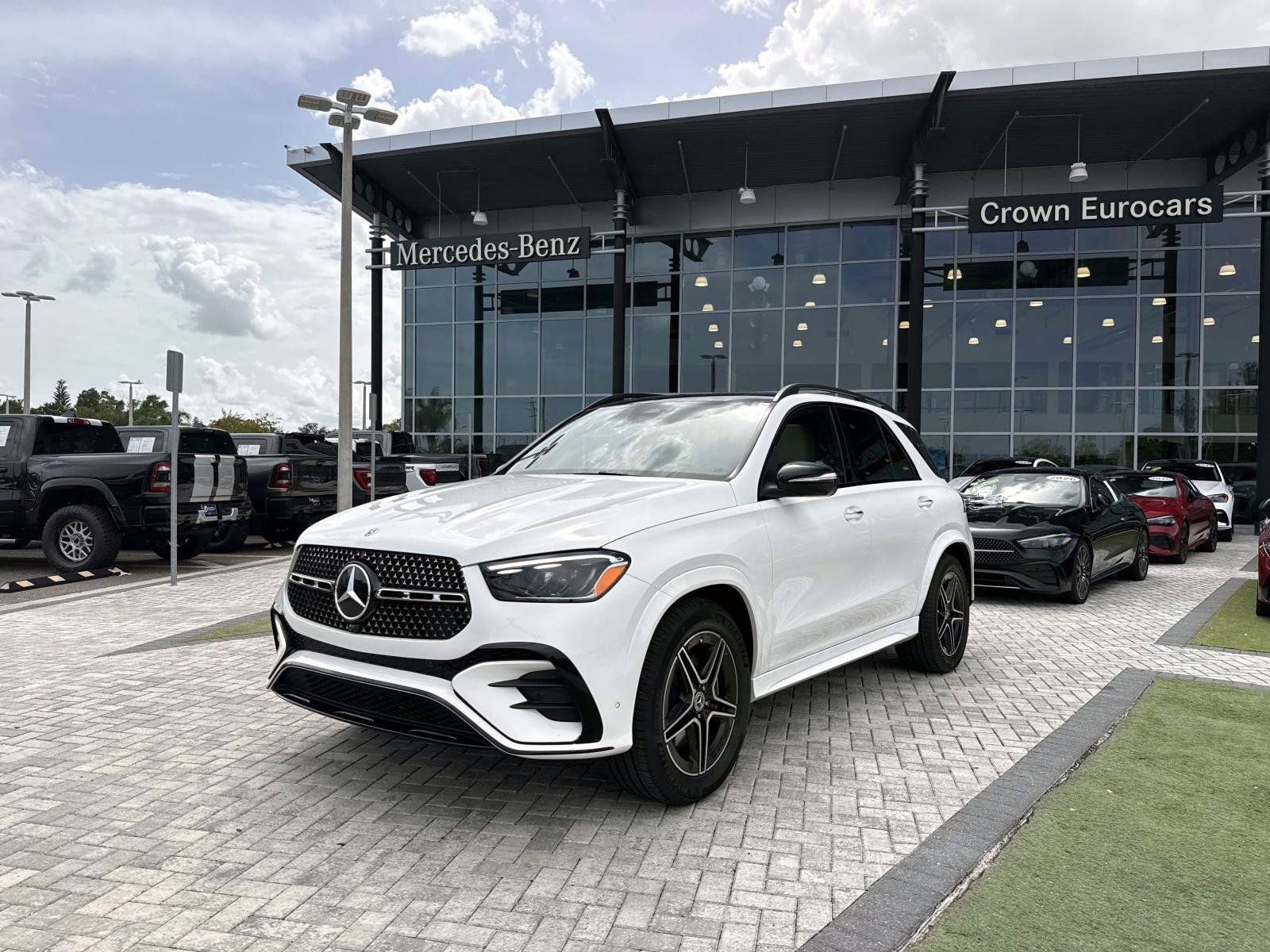 New 2026 Polar White Mercedes-Benz 350 4MATIC® SUV image 2