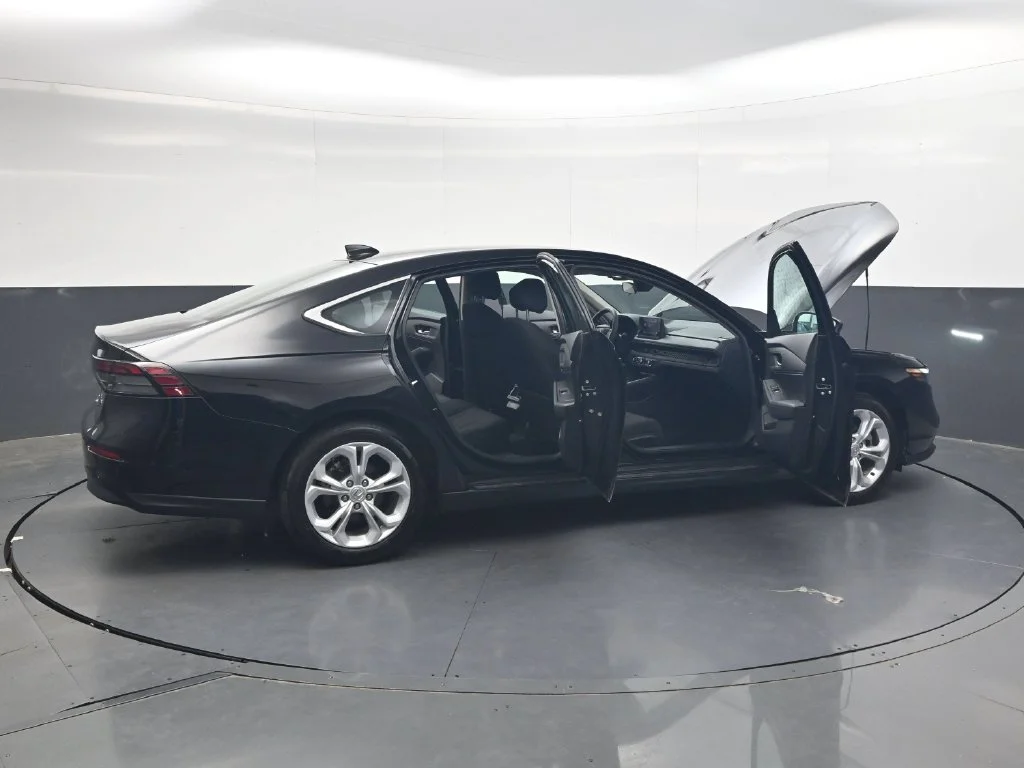 Used 2025  Honda LX image 34