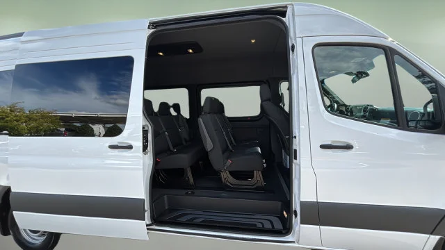 Used 2025  Mercedes-Benz NA image 56