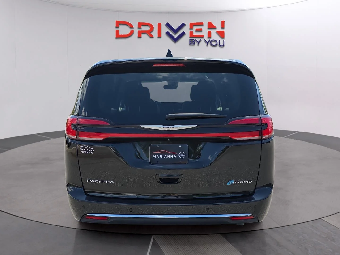 Used 2024 Black Chrysler Hybrid Select image 4